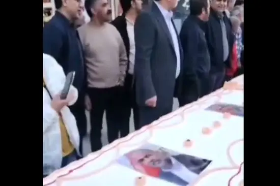 کیک تولد ۱۲ متری نماینده مجلس! +فیلم