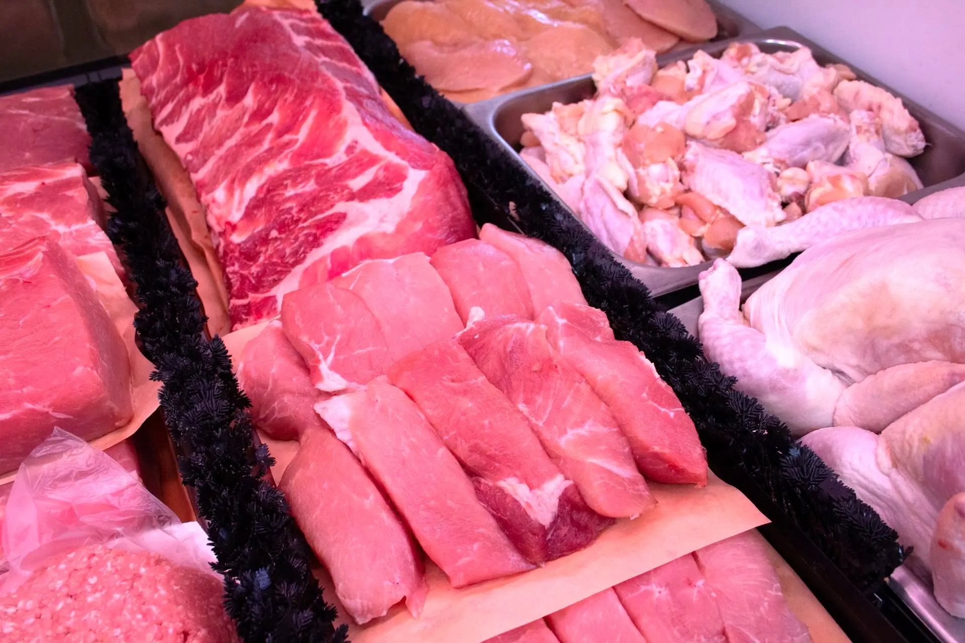  آغاز عرضه سراسری گوشت گرم وارداتی