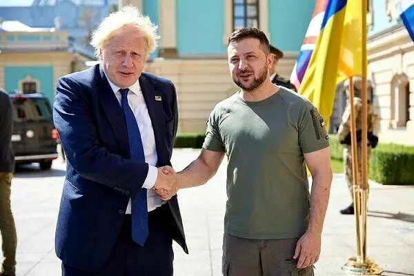 بوریس جانسون به اوکراین رسید؛ علت این سفر چیست؟+عکس