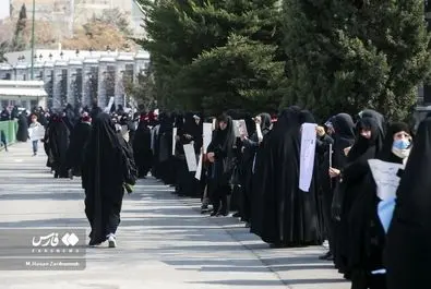 تجمع برخی زنان مقابل مجلس در اعتراض به وضعیت حجاب