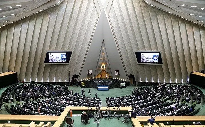 مقصر گرانی خودرو دولت است یا مجلس؟ | دعوای مجلس و دولت سر خودرو به جنگ انقلابی و ضدانقلابی کشیده شد!
