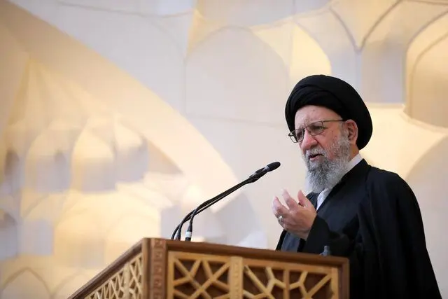 امام‌ جمعه گرگان: با زور نمی‌شود زنان را چادری کرد

