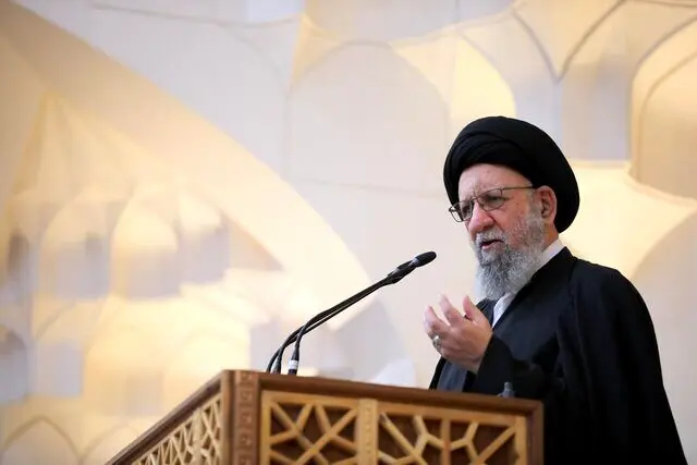 امام‌ جمعه گرگان: با زور نمی‌شود زنان را چادری کرد

