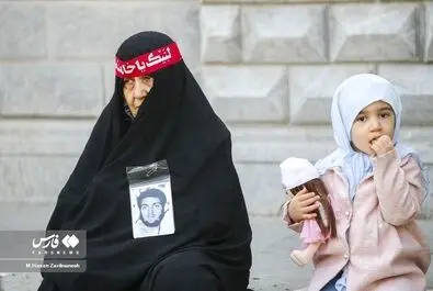 تجمع برخی زنان مقابل مجلس در اعتراض به وضعیت حجاب
