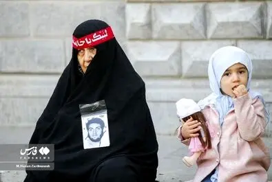 تجمع برخی زنان مقابل مجلس در اعتراض به وضعیت حجاب