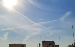 فیلم و عکس های عجیب  رد عبور موشک در آسمان تهران/ماجرا چیست؟