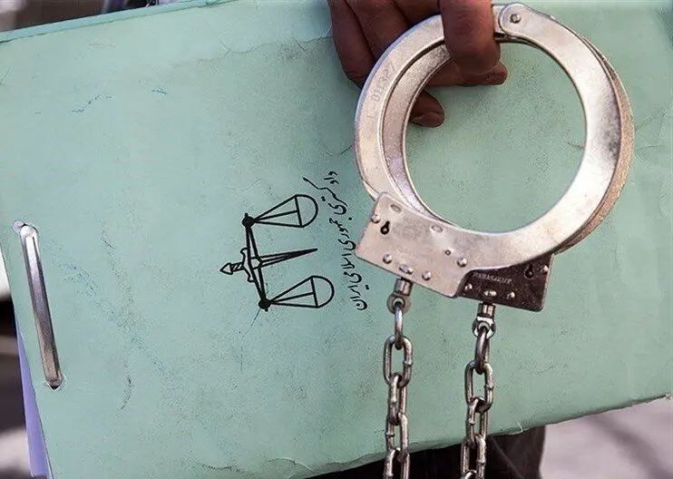 دستگیری فرد مرتبط با شبکه‌های معاند در اصفهان/ یک کتابفروشی پلمپ شد