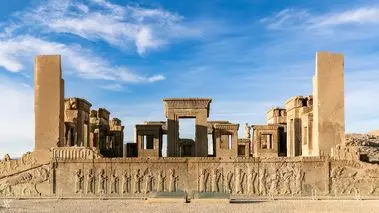 درگیری مسلحانه برای سرقت از تخت جمشید