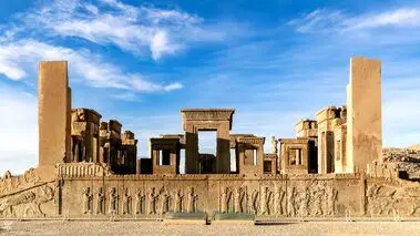 درگیری مسلحانه برای سرقت از تخت جمشید