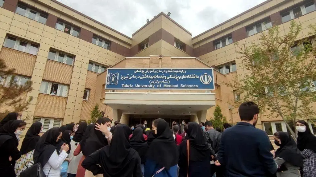 روایت فارس از تجمع دانشجویی دانشگاه علوم پزشکی تبریز