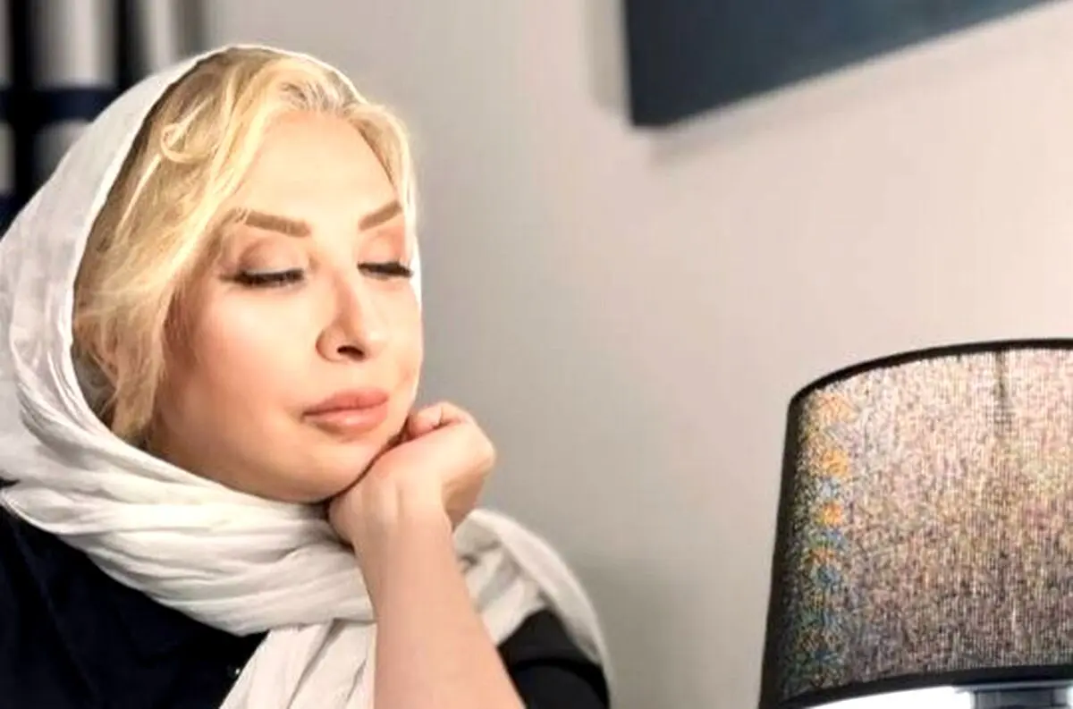آوازخوانی مرجانه گلچین بر سر مزار مادرش+فیلم