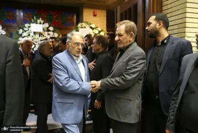 مراسم ترحیم مادر اسحاق جهانگیری