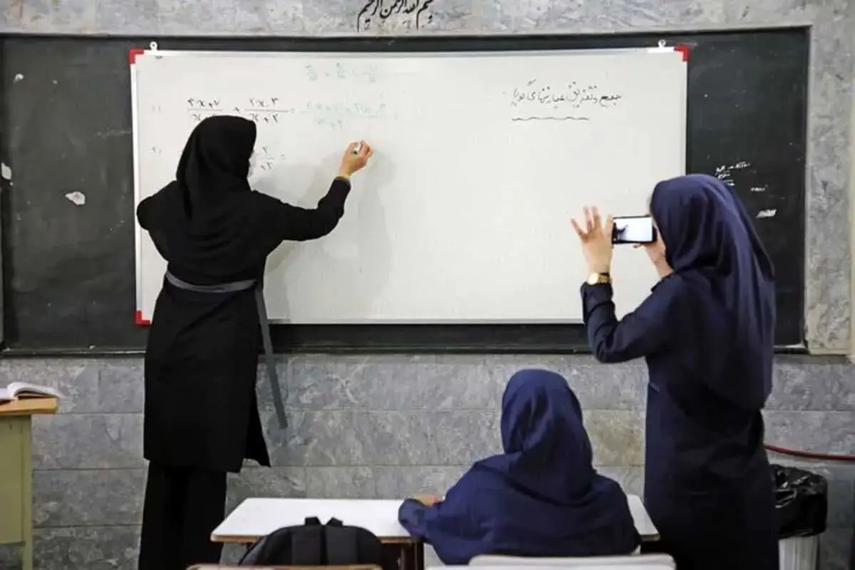 کسر م ۴۵ درصد از حقوق این معلمان 
