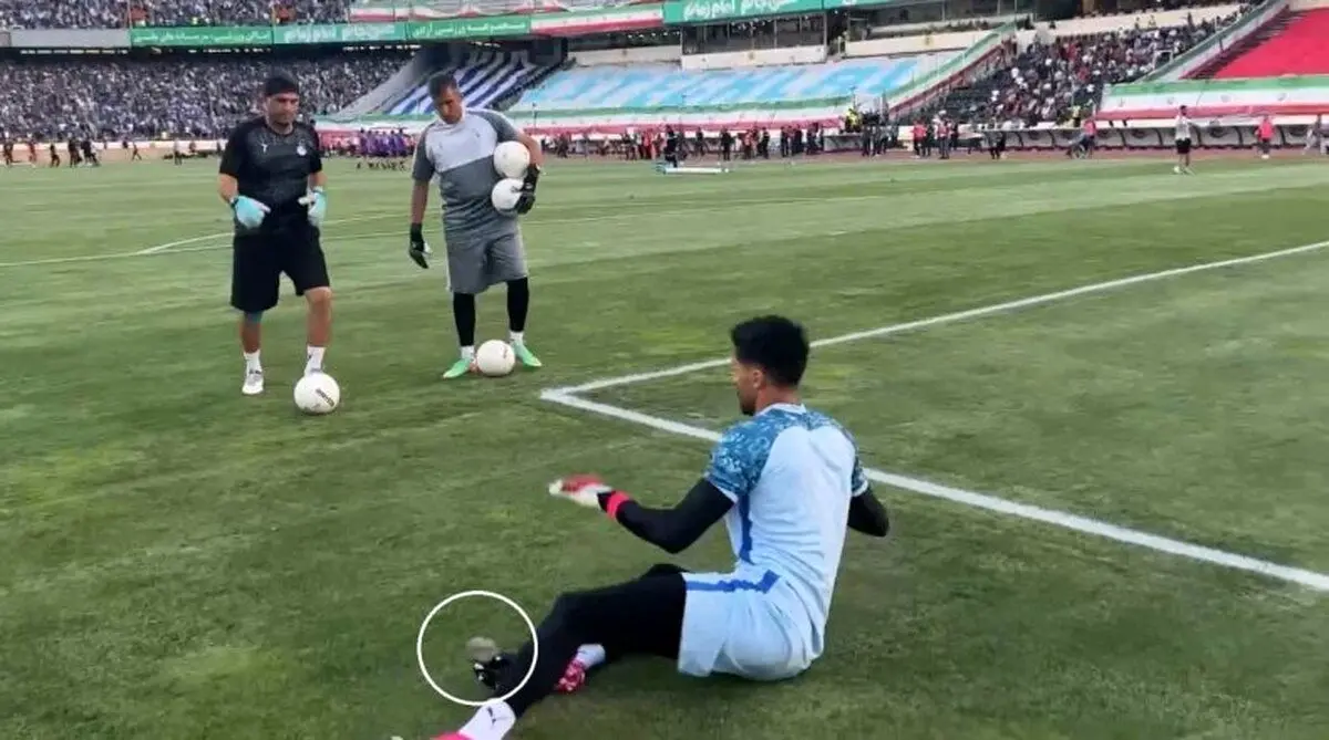 حمله پرسپولیسی‌ها به گلر استقلال با سنگ!