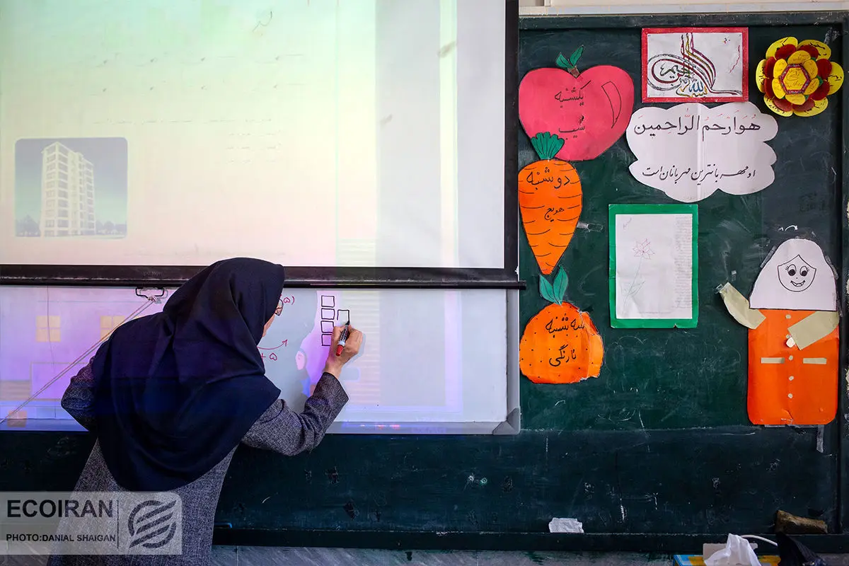 انتقاد شدید یک نماینده مجلس درباره ساماندهی نیروهای غیررسمی آموزش و پرورش
