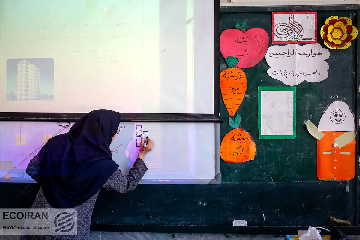 انتقاد شدید یک نماینده مجلس درباره ساماندهی نیروهای غیررسمی آموزش و پرورش
