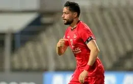کاپیتان پرسپولیس با پیراهن بنفش هوادار دیده شد