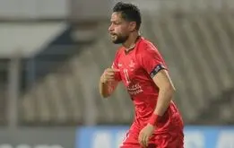 کاپیتان پرسپولیس با پیراهن بنفش هوادار دیده شد