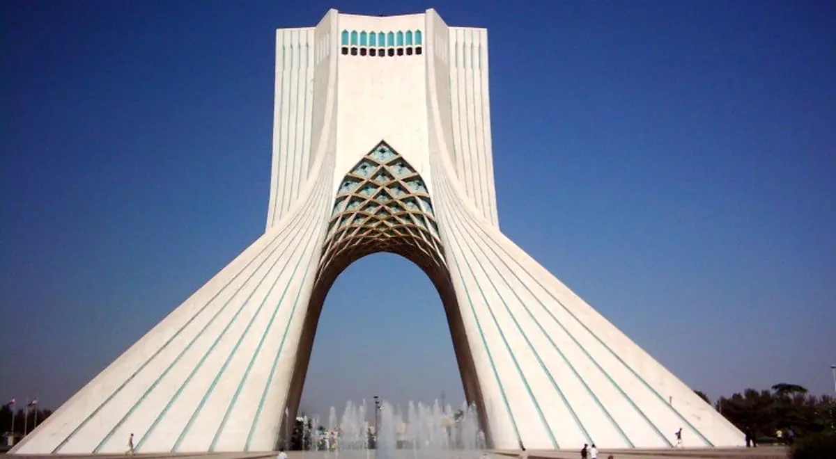 چرا برج آزادی نارنجی شد؟ +عکس