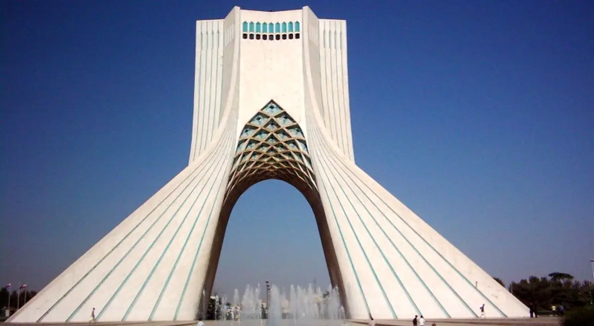 چرا برج آزادی نارنجی شد؟ +عکس