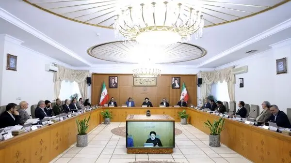 عکس جنجالی از جلسه امروز هیات دولت/ واکنش ظریف به زاکانی و قاضی زاده هاشمی + عکس
