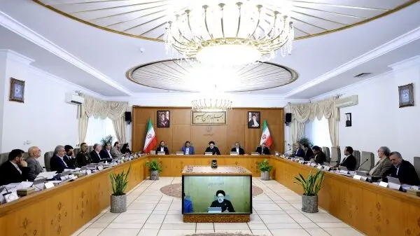 عکس جنجالی از جلسه امروز هیات دولت/ واکنش ظریف به زاکانی و قاضی زاده هاشمی + عکس
