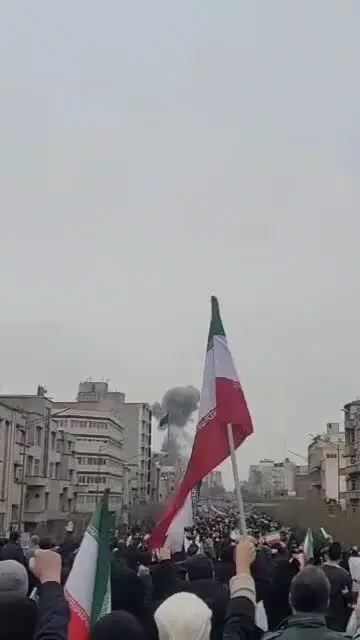لحظه بمباران تهران همزمان با راهپیمایی قدس
