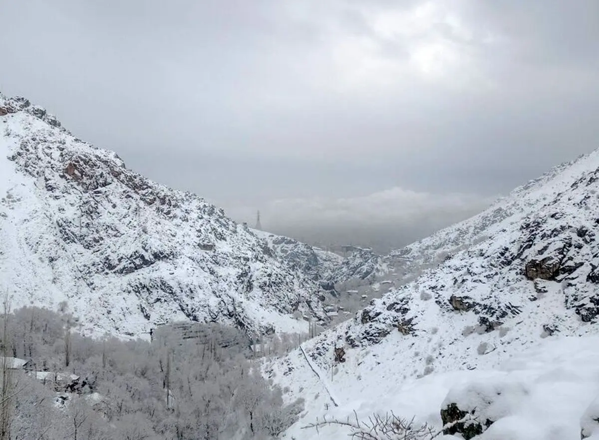 بحران در فریدون‌شهر/ محاصره ۶۰ روستا در برف شدید