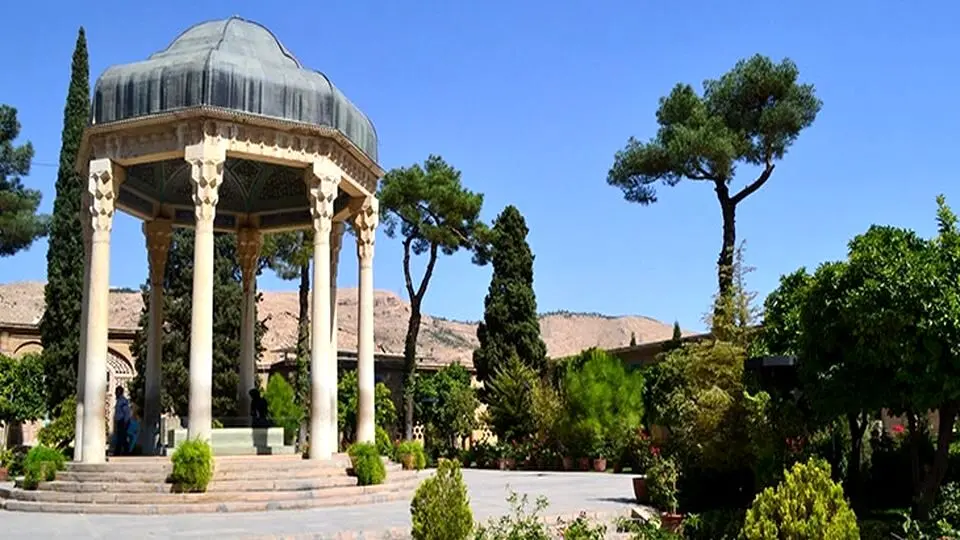 درشیراز چه خبر است؟ مراسم خواستگاری جنجالی در حافظیه شیراز  قربانی گرفت