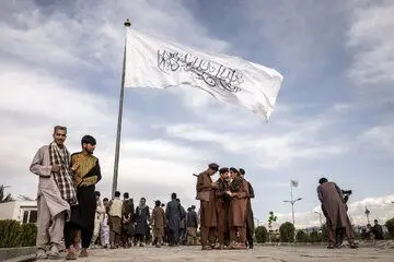 طالبان آلات موسیقی را به آتش کشید + عکس
