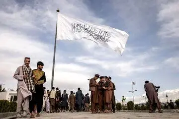 طالبان آلات موسیقی را به آتش کشید + عکس