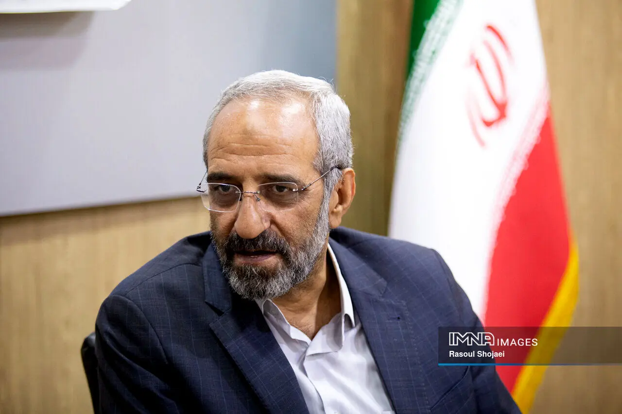 گوشی فرماندار اصفهان هک شد!