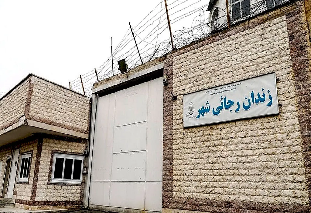 لحظه انتقال زندانیان خطرناک زندان رجایی شهر به قزلحصار  + فیلم

