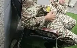 ماجرای جنجالی دو لباس ارتشی در مترو