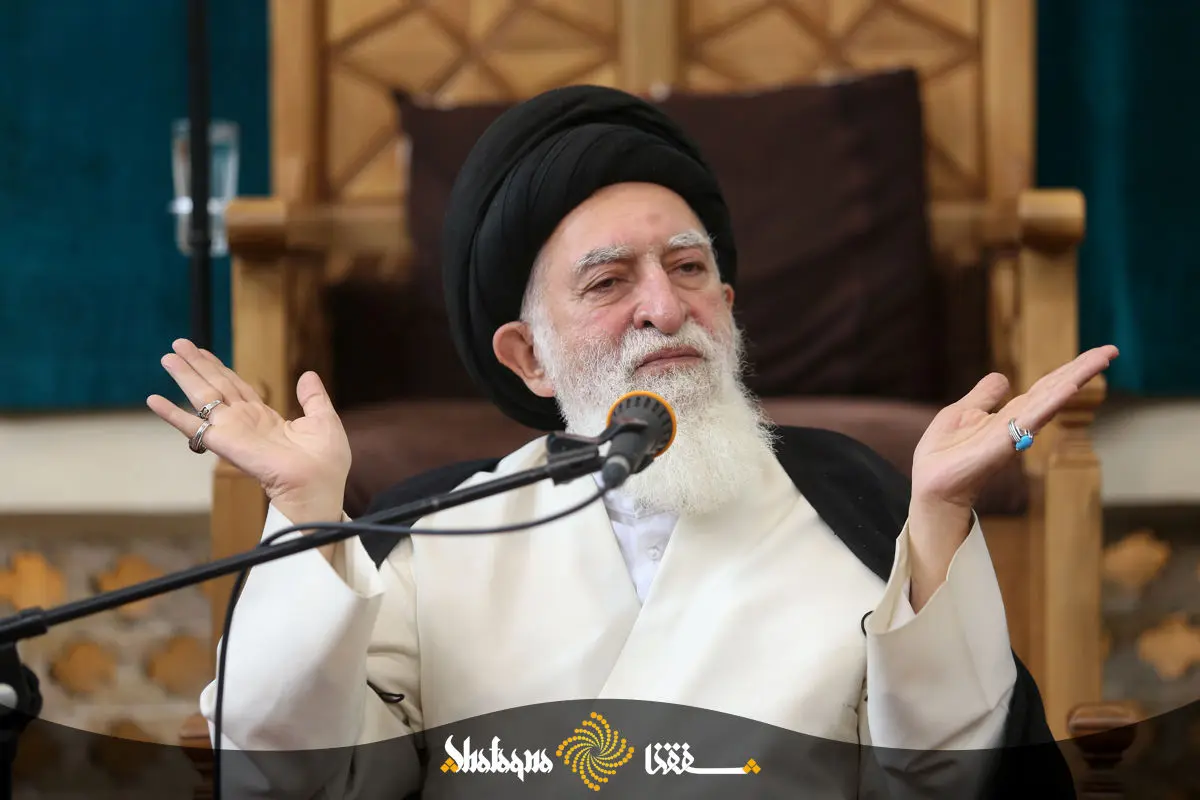آیت الله علوی بروجردی: وضعیت معیشتی مردم بحرانی است/ در قم احساس خطر می کنیم