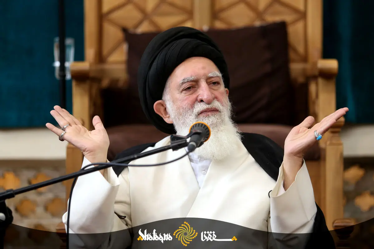 آیت الله علوی بروجردی: وضعیت معیشتی مردم بحرانی است/ در قم احساس خطر می کنیم