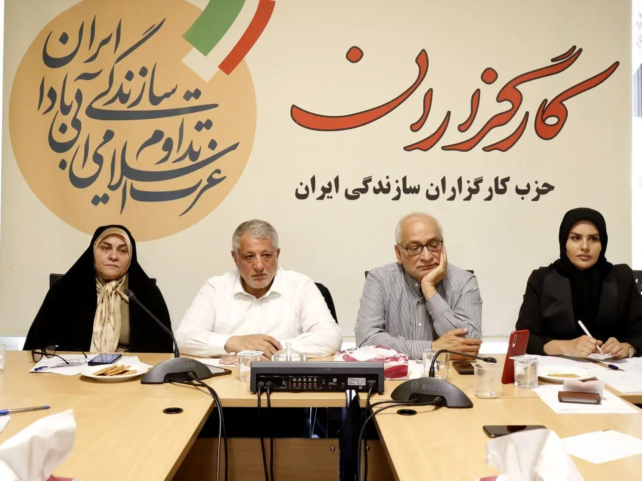 اولین تصویرِ فائزه هاشمی یک روز پس از آزادی، او کجا رفت؟

