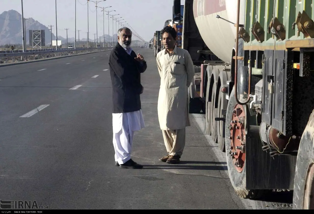 صف‌‌های طولانی پمپ بنزین در زاهدان | ماجرا چیست؟ + ببینید