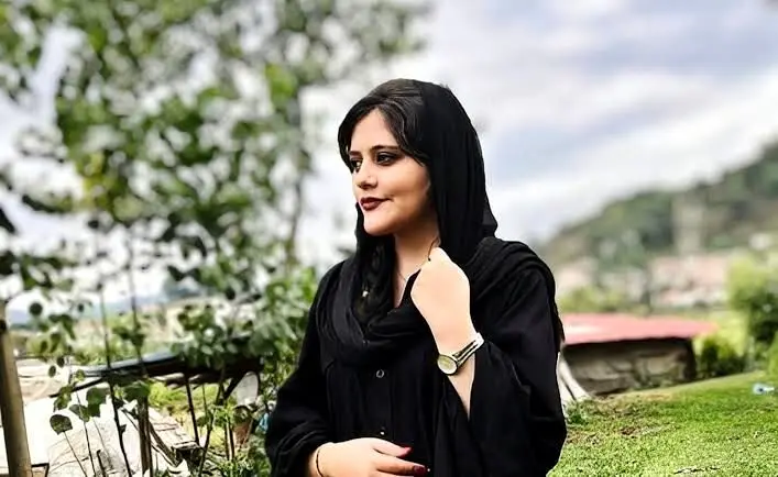 انتشار تصاویری از مهسا امینی توسط مادرش 