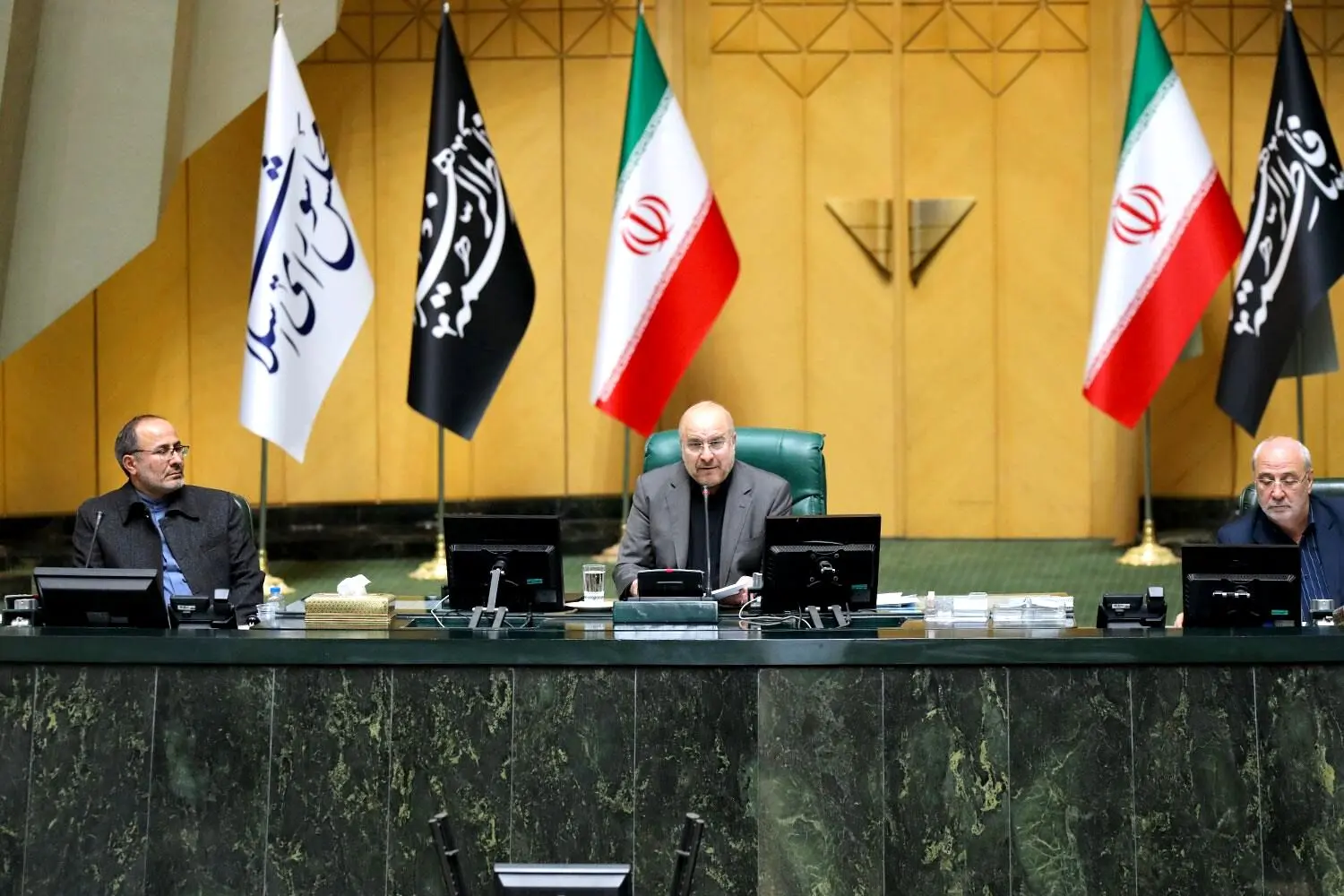 قالیباف: بودجه 1402 بعد از عید بررسی می‌شود
