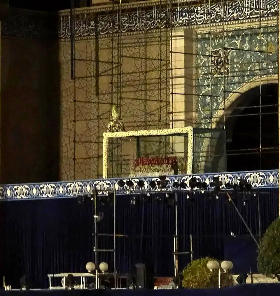 تصویری جدید از جایگاه پیکر رهبر انقلاب در مصلی

