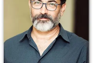 پارسا پیروزفر