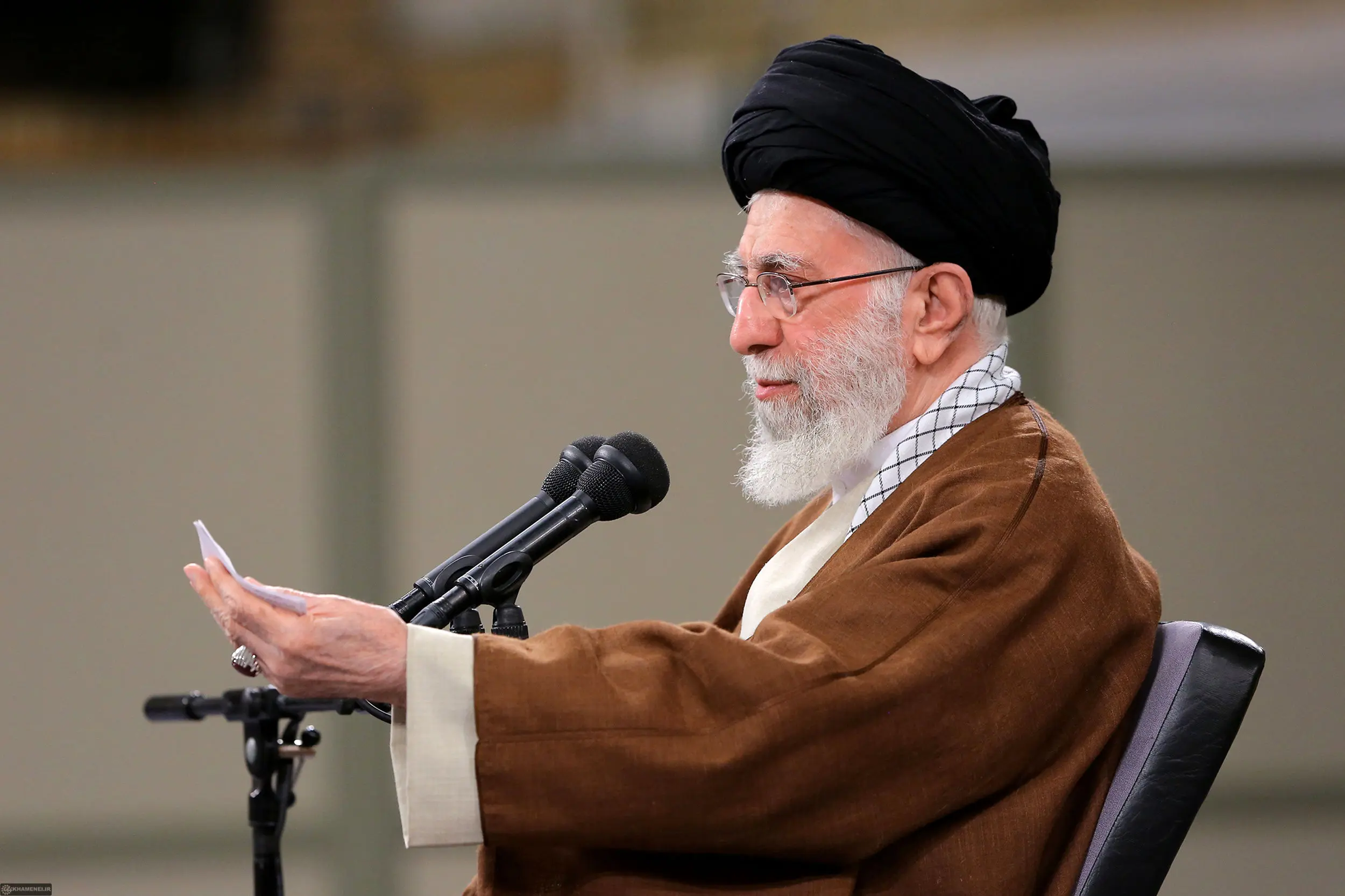 پاسخ رهبری به آنها که می‌گویند صدای ملت را بشنوید