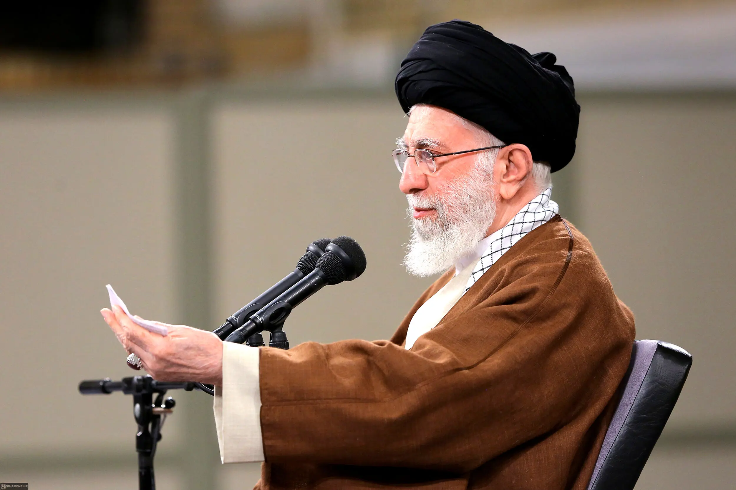 پاسخ رهبری به آنها که می‌گویند صدای ملت را بشنوید