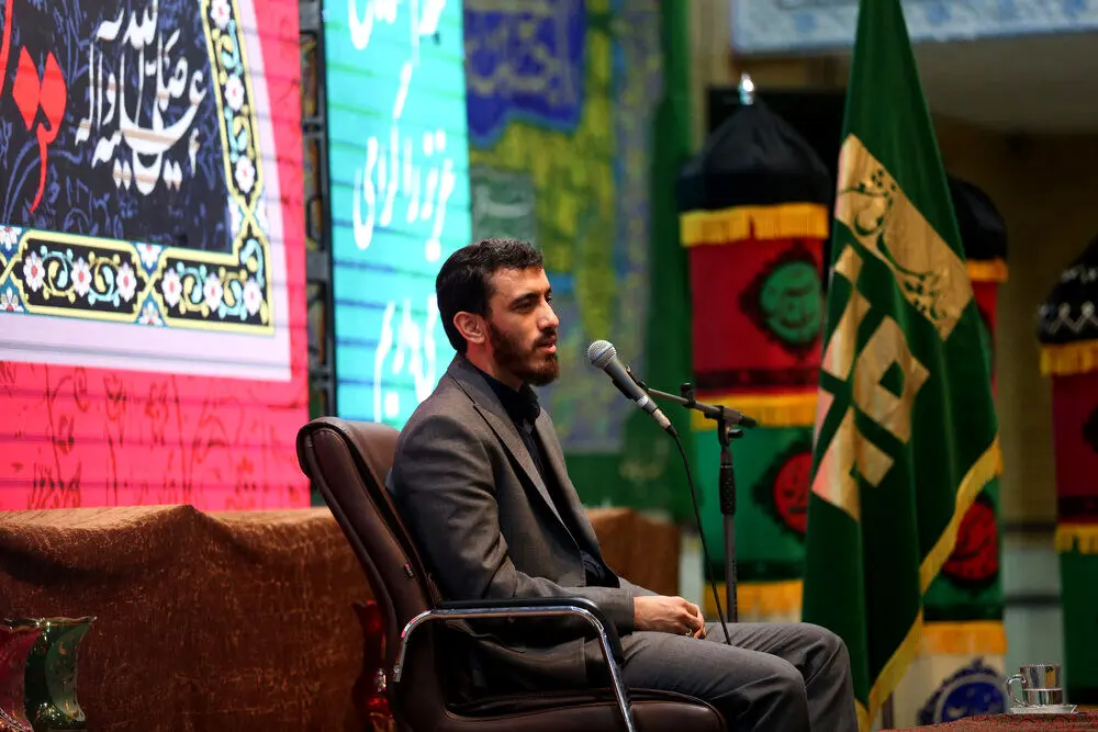 نوحه آتشین مداح مشهور در مصلی تهران بوی جنگ می‌دهد/ویدئو
