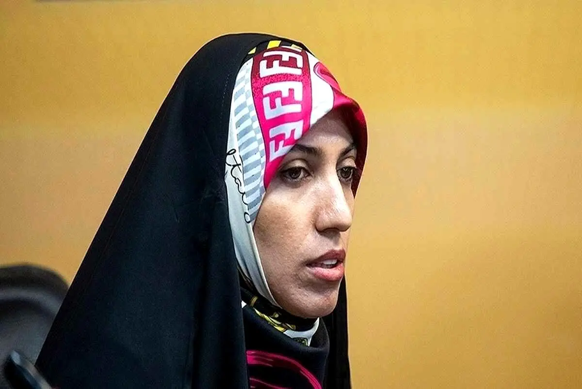 حمله یکی از خبرنگاران «خبرگزاری فارس» به «آمنه سادات ذبیح پور» + عکس