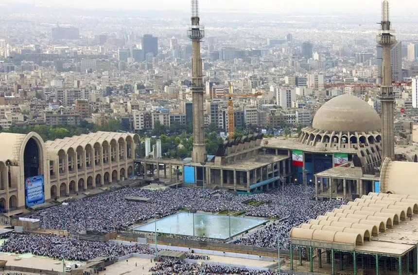 شعار حیدر حیدر در خطوط منتهی به متروی مصلی

