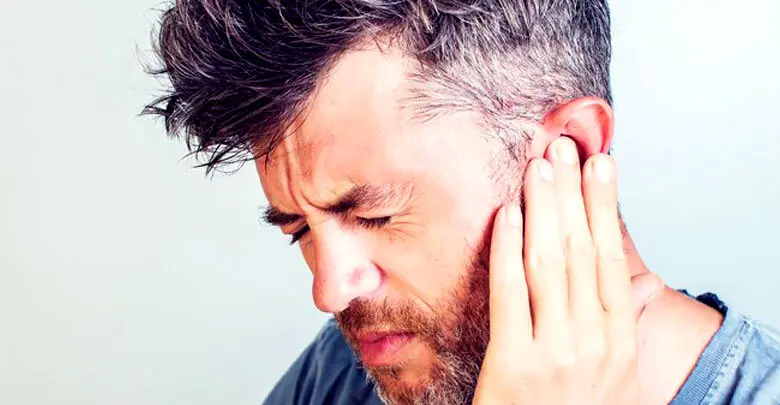 چرا گوش وزوز می کند؟