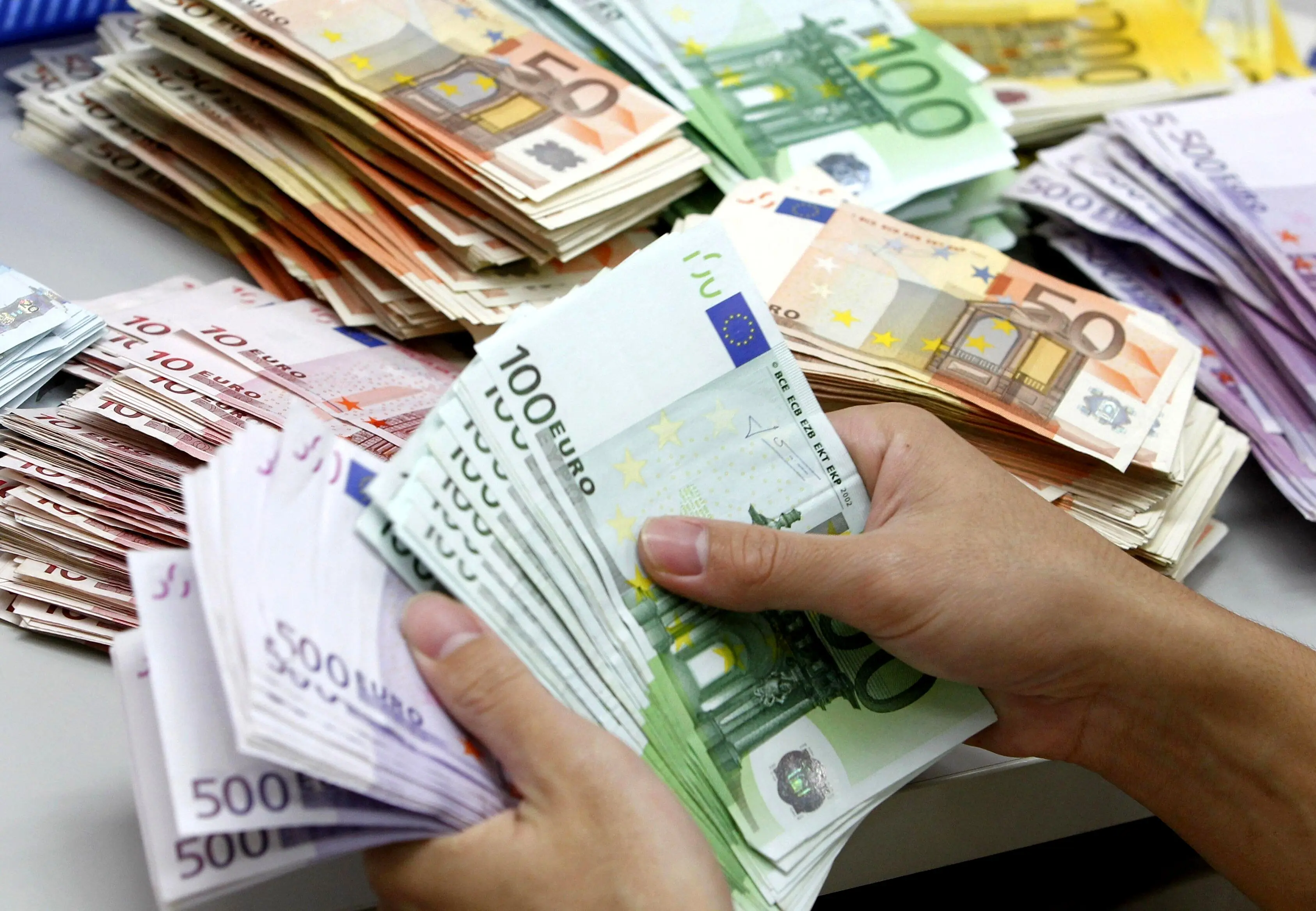دلار بعد از بازگشت تحریم‌ها چقدر گران می‌شود؟