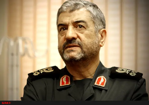 فرمانده سابق کل سپاه:هرچه سریع‌تر باید این بساط جمع شود